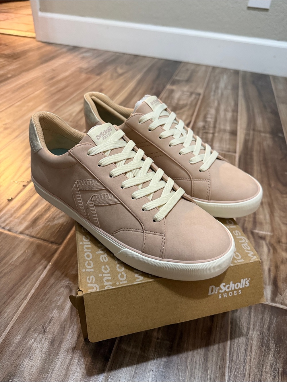 Dr. Scholl's Sneakers in Blush Pink